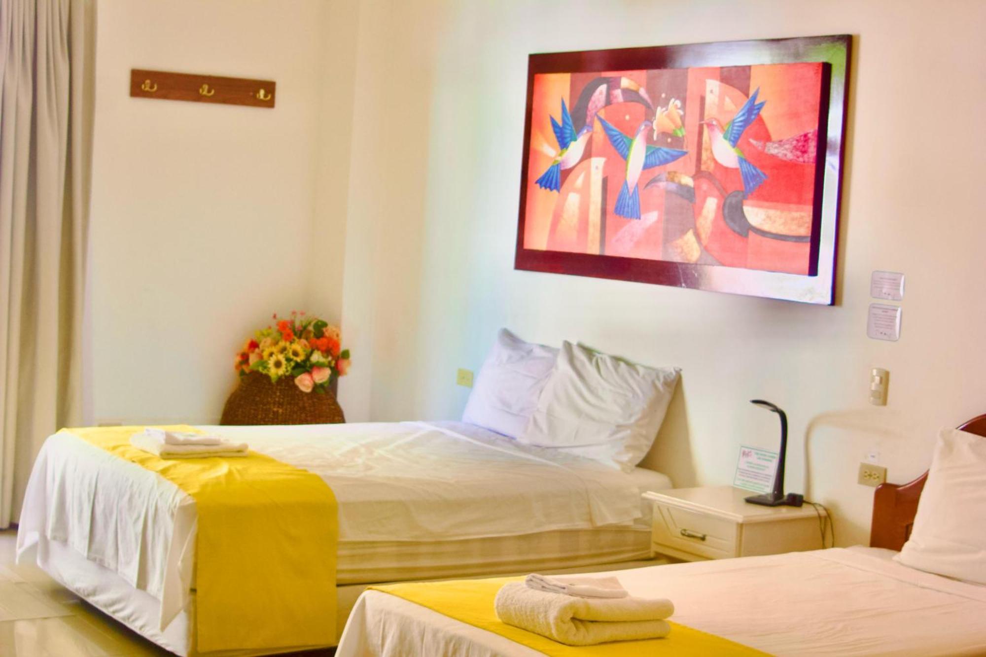 Galapagos Isabela Hotel Loja ปวยร์โต วิลยามิล ภายนอก รูปภาพ